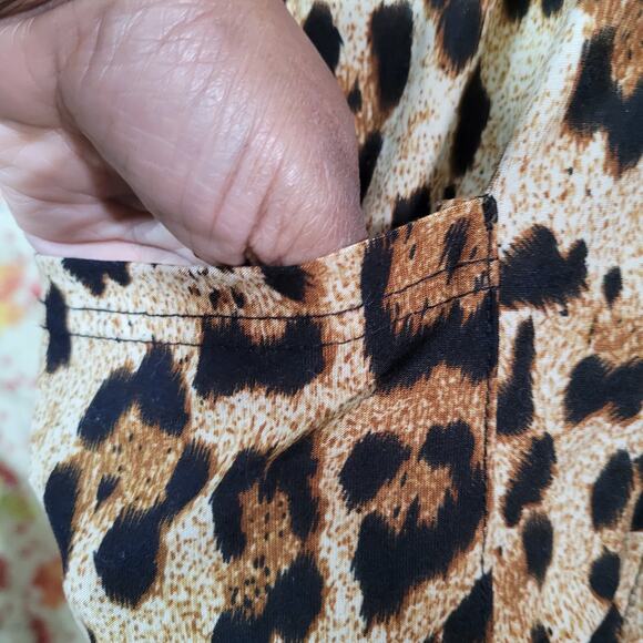 Women's Multicolor Leopard Animal Print Button Front Sweater Pockets Size XXL - Picture 6 of 7